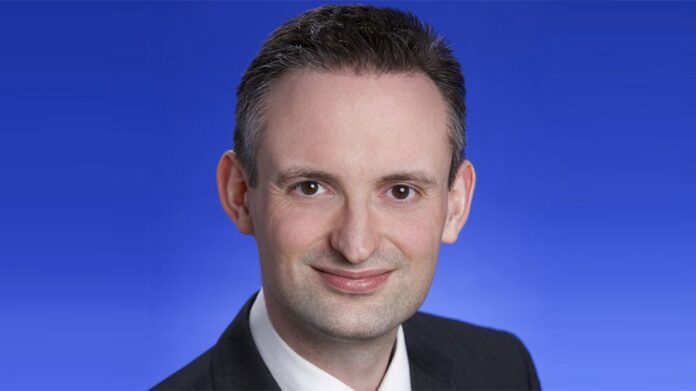 investors-adopt-‘wait-and-see’-approach-to-renewable-energy-infrastructure-–-esg-clarity